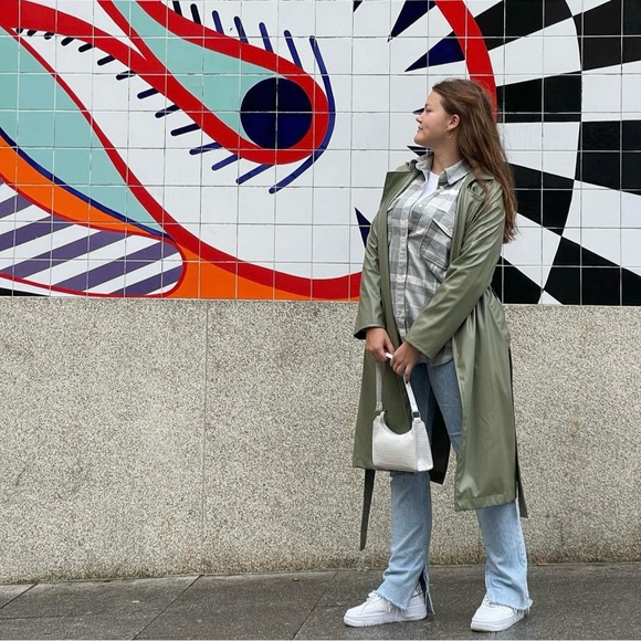 Jeans - Picture 2 of 3